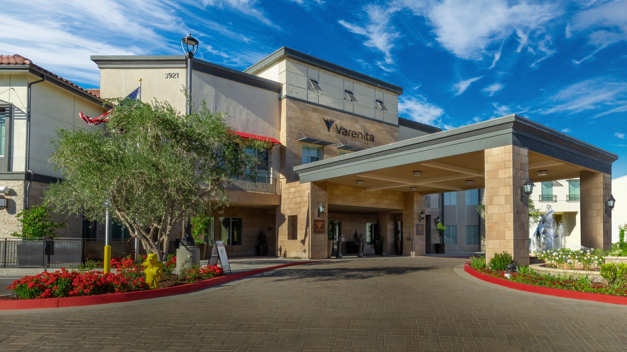 Varenita of Simi Valley retirement community front entrance